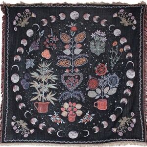 NWOT Mystic Bloom Woven Throw Blanket
